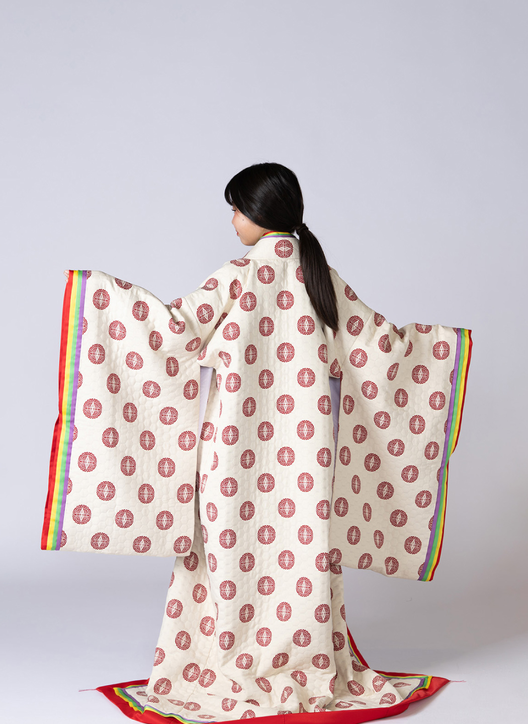 公家式十二単風（くげしきじゅうにひとえふう）_白